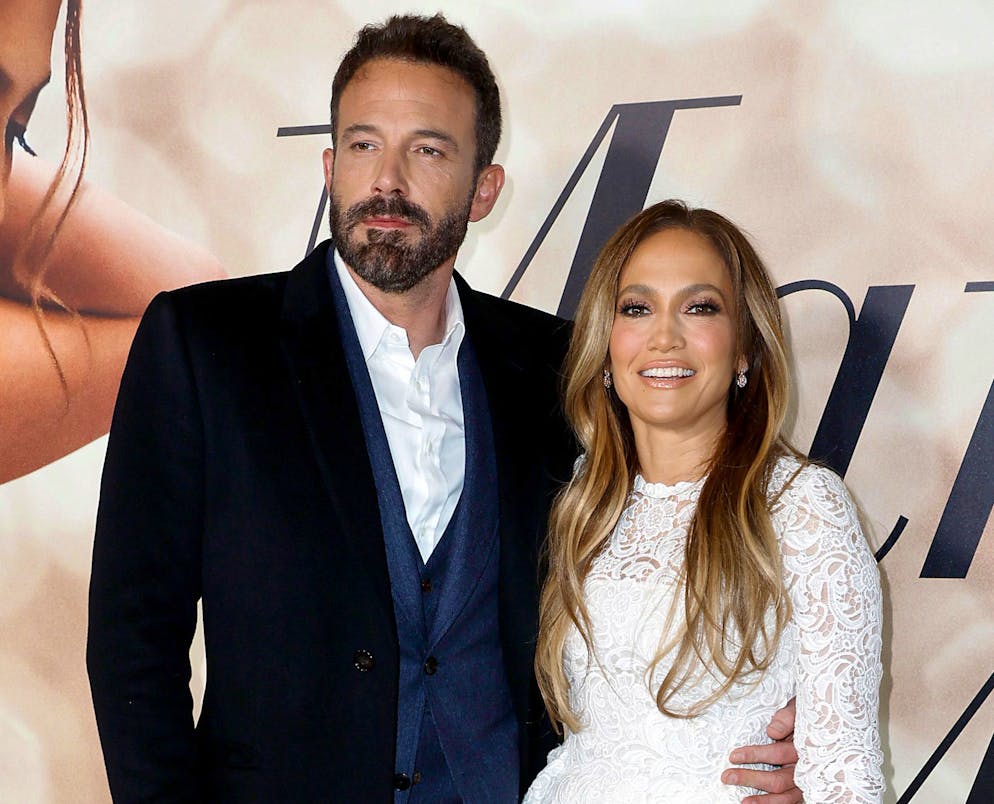 LOS ANGELES, CALIFORNIA - FEBRUARY 08: (EDITORS NOTE: Retransmission with alternate crop.) (L-R) Ben Affleck and Jennifer Lopez attend the Los Angeles Special Screening of 