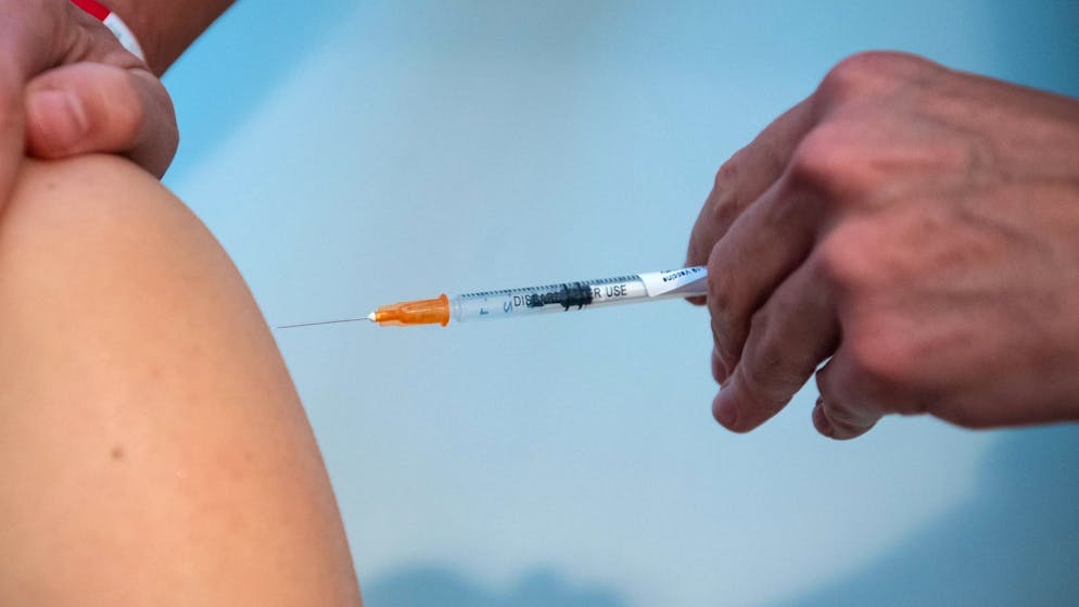 Mindestens 46 Millionen Menschen haben in Deutschland eine Auffrischungsimpfung bekommen.