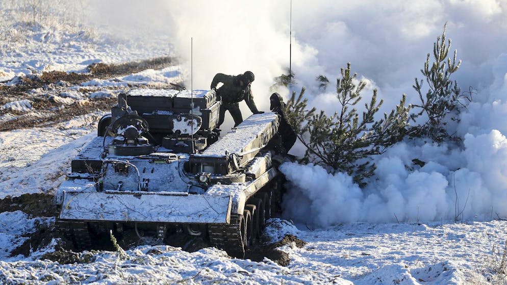 Soldiers work with their military vehicle at the Gozhsky training ground during the Union Courage-2022 Russia-Belarus military drills in Belarus.  Russia has massed troops near the Ukraine border and has sent troops to exercises in neighboring Belarus but insistently denies that it intends to launch an offensive against Ukraine.  (Vadzim Yakubionak, BelTA via AP)