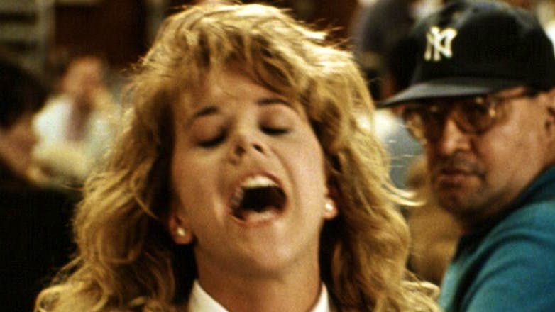 «Harry und Sally», 1989: Es ist die beste Sexszene ohne Sex. Um ihrem Lieblingsmann Harry (Billy Crystal) zu erklären, dass er nicht so gut im Bett ist, wie er selbst annimmt und Frauen zudem wissen, wie Befriedigung vorgespielt wird, demonstriert Sally (Meg Ryan) in einem Restaurant einen vorgetäuschten Höhepunkt – fast bis zur Besinnungslosigkeit und in voller Lautstärke.