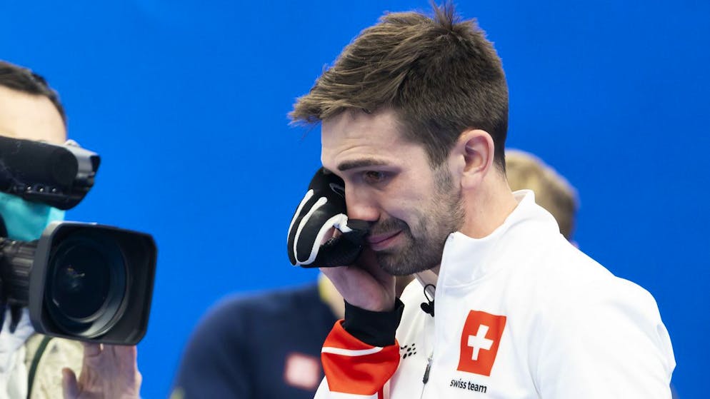Nach dem letzten Spiel wird Peter De Cruz von den Emotionen übermannt.