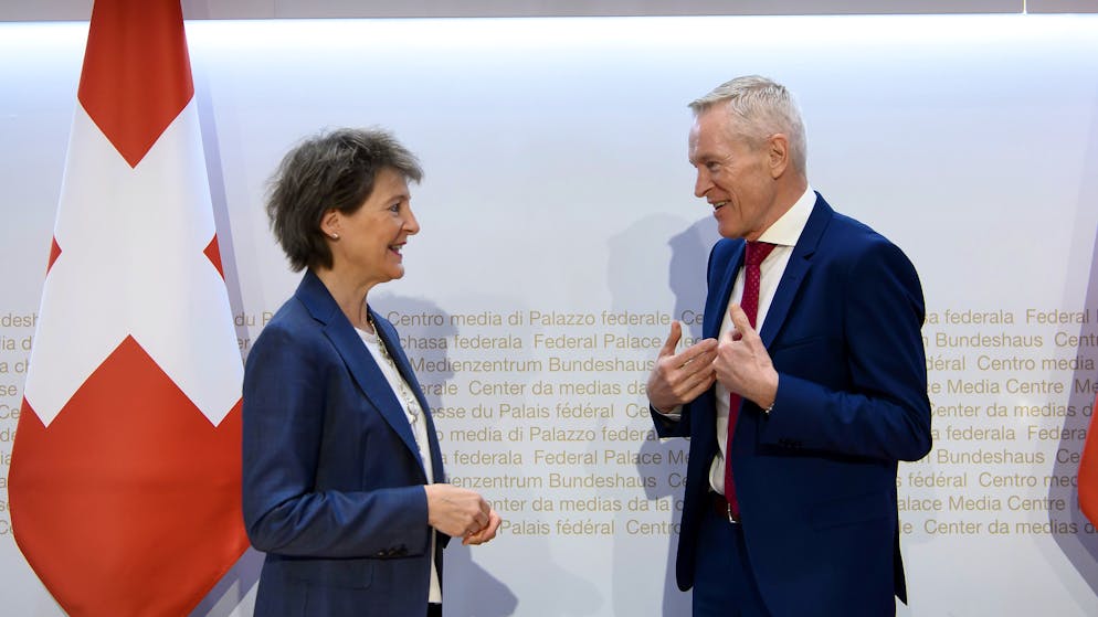 Bundesrätin Simonetta Sommaruga und Werner Luginbühl, Präsident ElCom sprechen über das Thema Stromversorgungssicherheit.