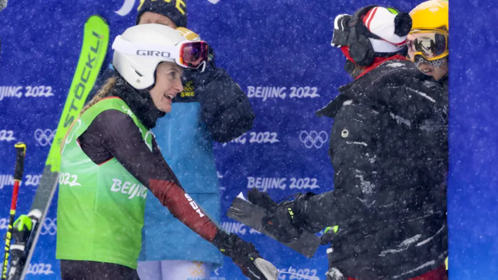 Alle Diskussionen helfen nichts – Fanny Smith wird die Bronzemedaille von der Jury aberkannt.