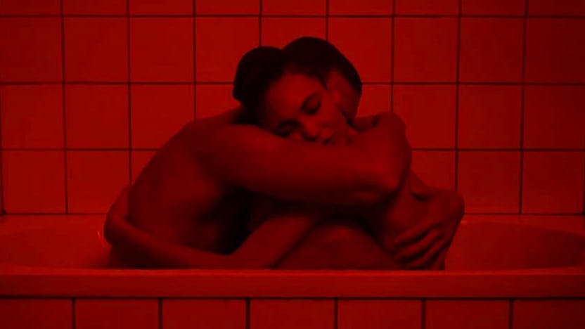 «Love» (2015): Der französische Regisseur Kaspar Noe ist bekannt für leidenschaftliche Darstellung von Sex. Für seine Fans war es deshalb wenig verwunderlich, dass die erste Szene&nbsp;in «Love» eine Liebesszene ist. Die Debatte darüber war auch deshalb hitzig, weil die meisten Sexszenen echt sein sollen.