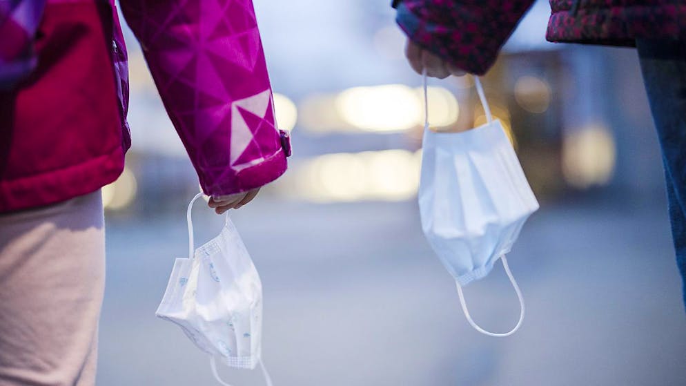 Schülerinnen und Schüler sowie Lehrpersonen benötigen ab Montag an den Zürcher Volksschulen keine Masken mehr. (Symbolbild)