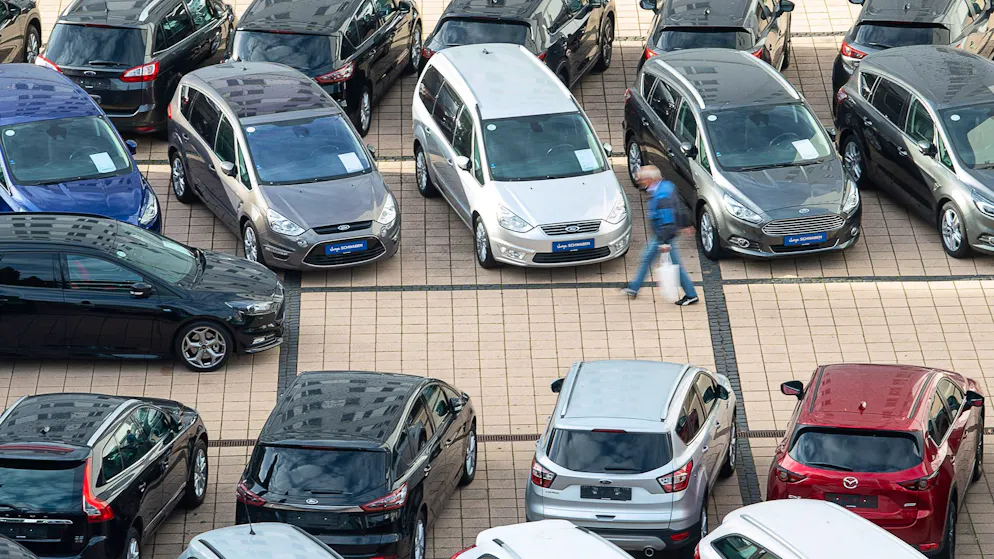 Swiss roads in transition. Diesel plummets, e-cars weaken - but hybrids soar