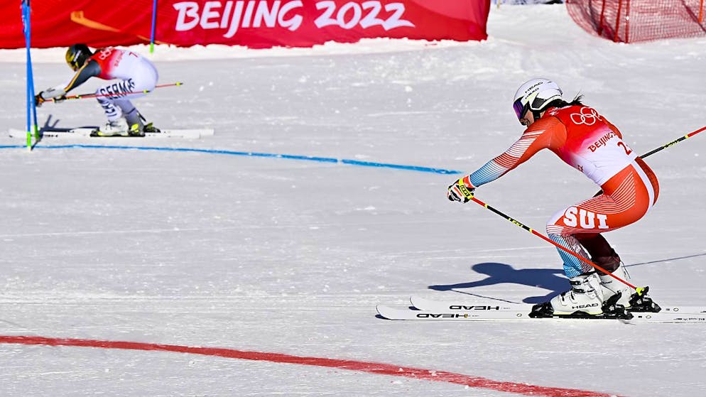 Wendy Holdener (r.) im Direkt-Duell. 