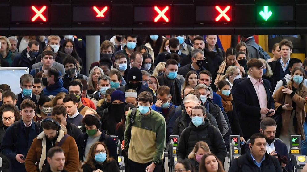 Pendler in London: Ab Montag sollen im Vereinigten Königreich alle Corona-Massnahmen fallen. (Archiv)