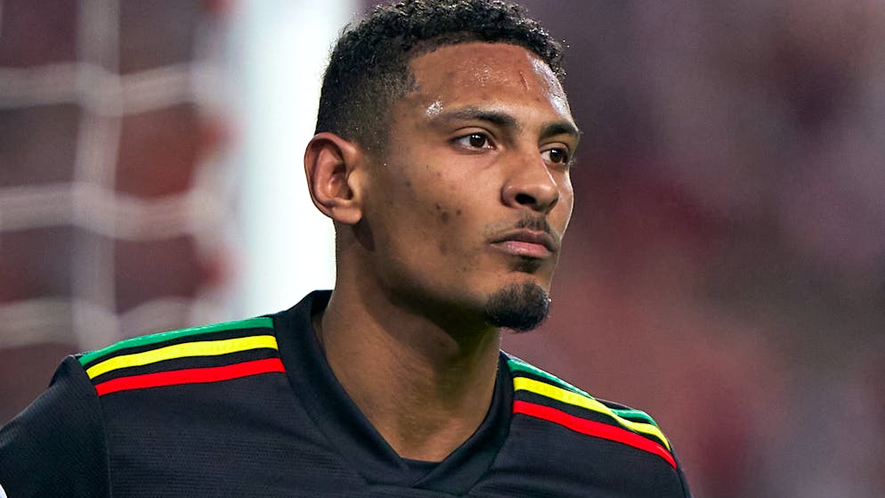 LISBON, PORTUGAL - FEBRUARY 23: Sebastien Haller of AFC Ajax looks on after scoring their side's second goal during the UEFA Champions League Round Of Sixteen Leg One match between SL Benfica and AFC Ajax at Estadio da Luz on February 23, 2022 in Lisbon, Portugal. (Photo by Jose Manuel Alvarez/Quality Sport Images/Getty Images)