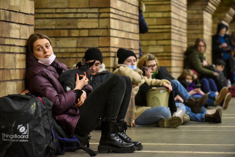 epaselect epa09781227 Ukrainians take shelter in a metro station after air raid sirens alarm in Kiev, Ukraine, 24 February 2022. Russian troops launched a major military operation on Ukraine on 24 February, after weeks of intense diplomacy and the imposition of Western sanctions on Russia aimed at preventing an armed conflict in Ukraine. Martial law has been introduced in Ukraine, explosions are heard in many cities, including Kiev. EPA/STRINGER