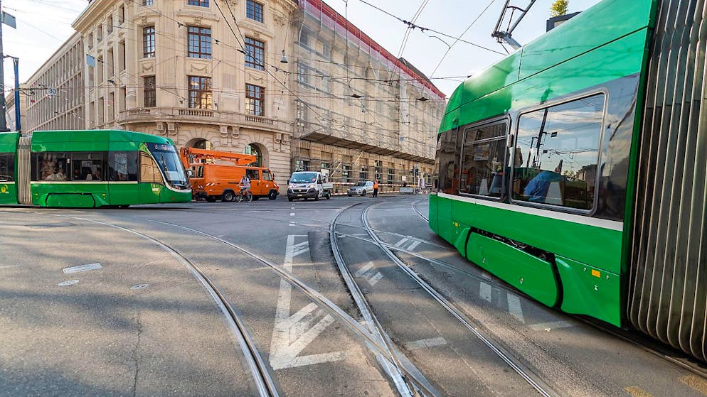 Die Busse und Trams fahren an der Basler Fasnacht fast wie gewohnt. Nur in der Nacht gibt es kein Extra-Angebot.