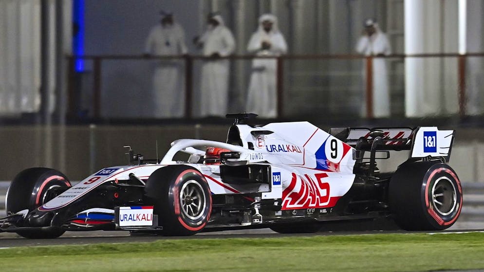 epa09596465 Russian Formula One driver Nikita Mazepin of Haas F1 Team in action during the 2021 Formula One Grand Prix of Qatar at the Losail International Circuit in Lusail, Qatar, 21 November 2021. EPA/NOUSHAD THEKKAYIL