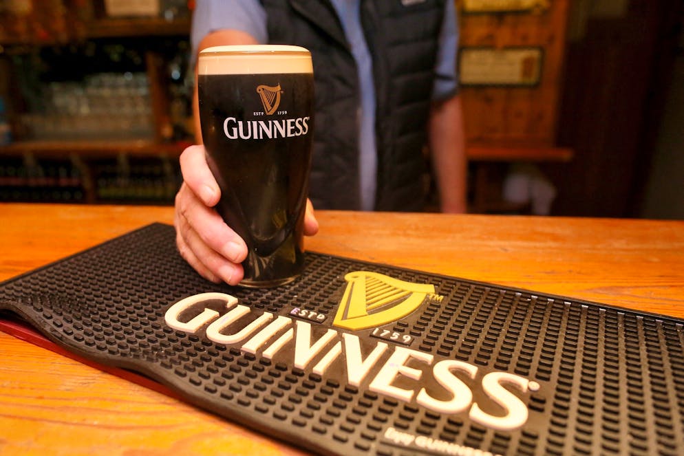 La Guinness fait l'objet d'une pénurie dans le pays, attisée par un regain d'intérêt pour la célèbre bière irlandaise.