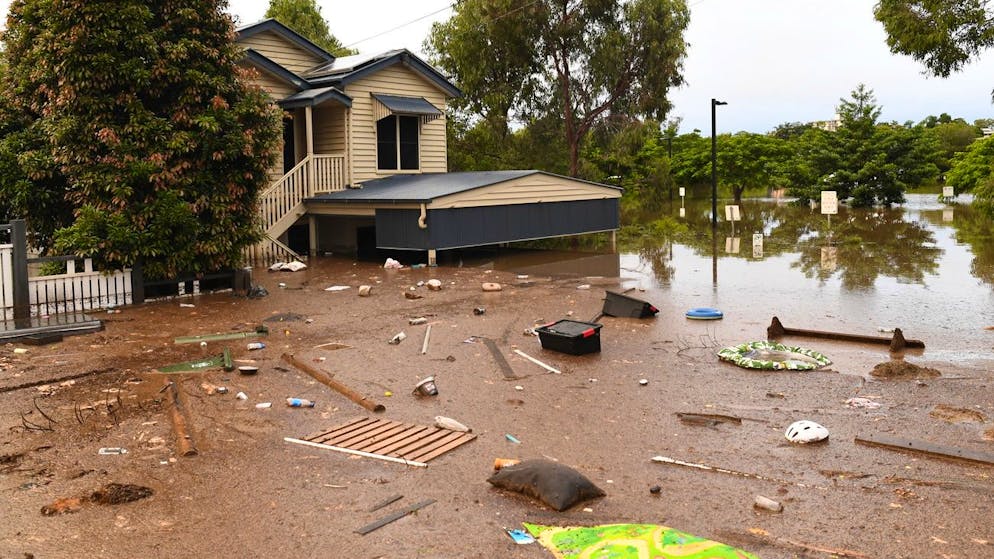 epa09790209 A general view of flooding in Milton suburb of Brisbane, Australia, 28 February 2022. The state of Queensland's southeast is set to endure more wild weather as the state grapples with a days-long flood crisis. EPA/DARREN ENGLAND AUSTRALIA AND NEW ZEALAND OUT
