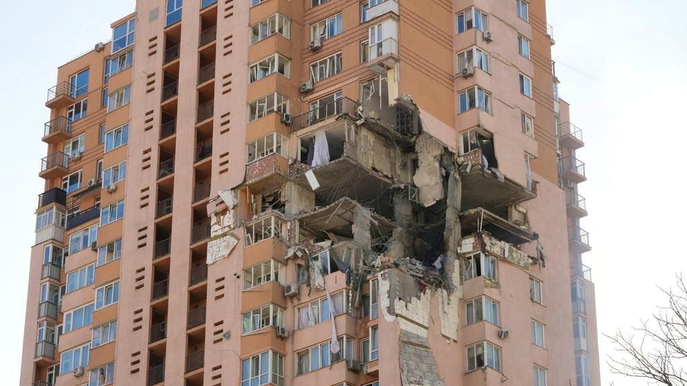 Un palazzo colpito a Kiev