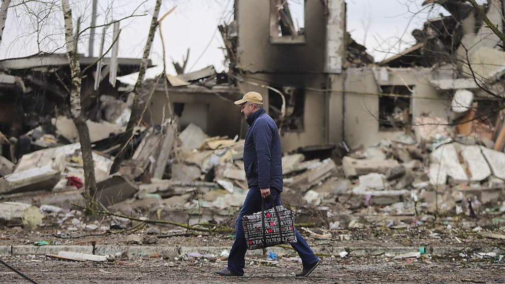 In der Ukraine werden immer wieder auch Wohngebäude von Raketen getroffen.