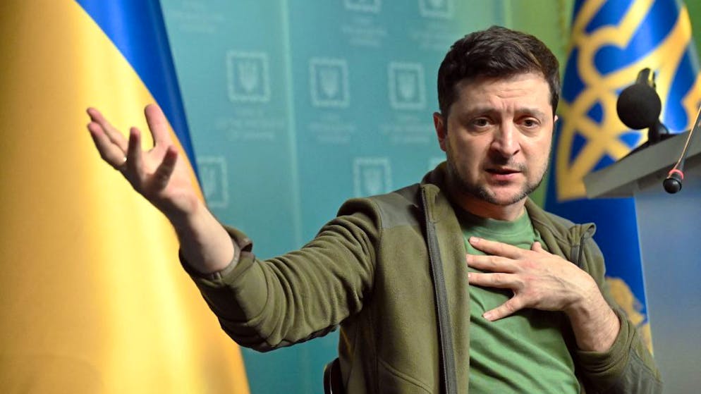 Ukrainian President Volodymyr Zelensky gestures as he speaks during a press conference in Kyiv on March 3, 2022. - Ukraine President Volodymyr Zelensky called on the West on March 3, 2022, to increase military aid to Ukraine, saying Russia would advance on the rest of Europe otherwise.