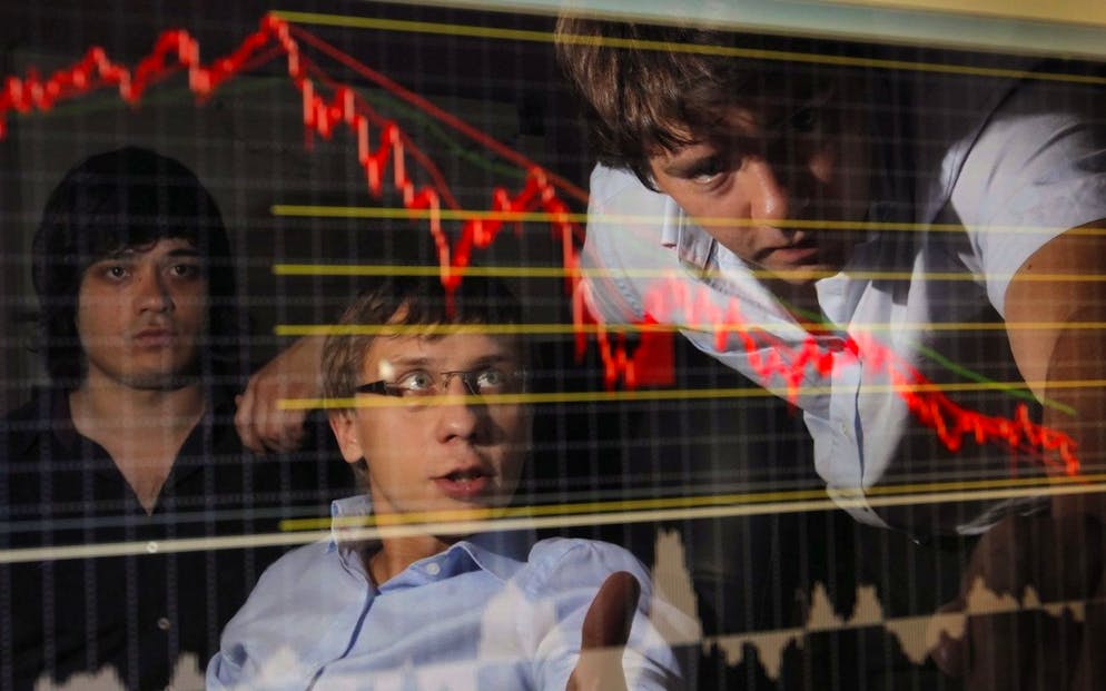 epa02860677 Traders of Trading Invest company react while watching downtrend on their screen in Moscow, Russia, 09 August 2011. The US debt downgrade caused the lowering of Russian currency exchange rate. EPA/YURI KOCHETKOV