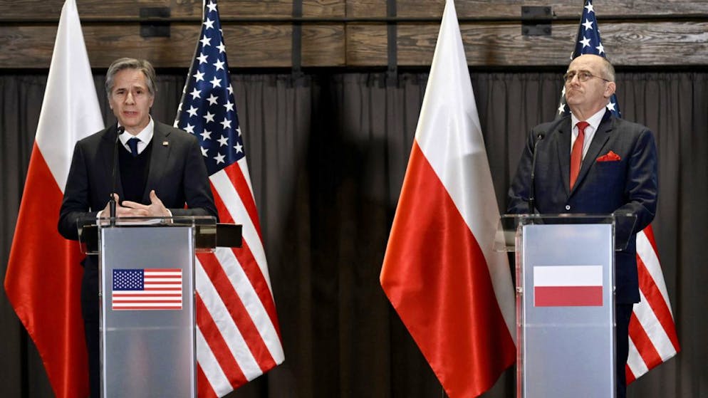 Il segretario di stato americano Antony Blinken (a sinistra) in conferenza stampa con il ministro degli esteri polacco Zbigniew Rau a Rzeszow, in Polonia.