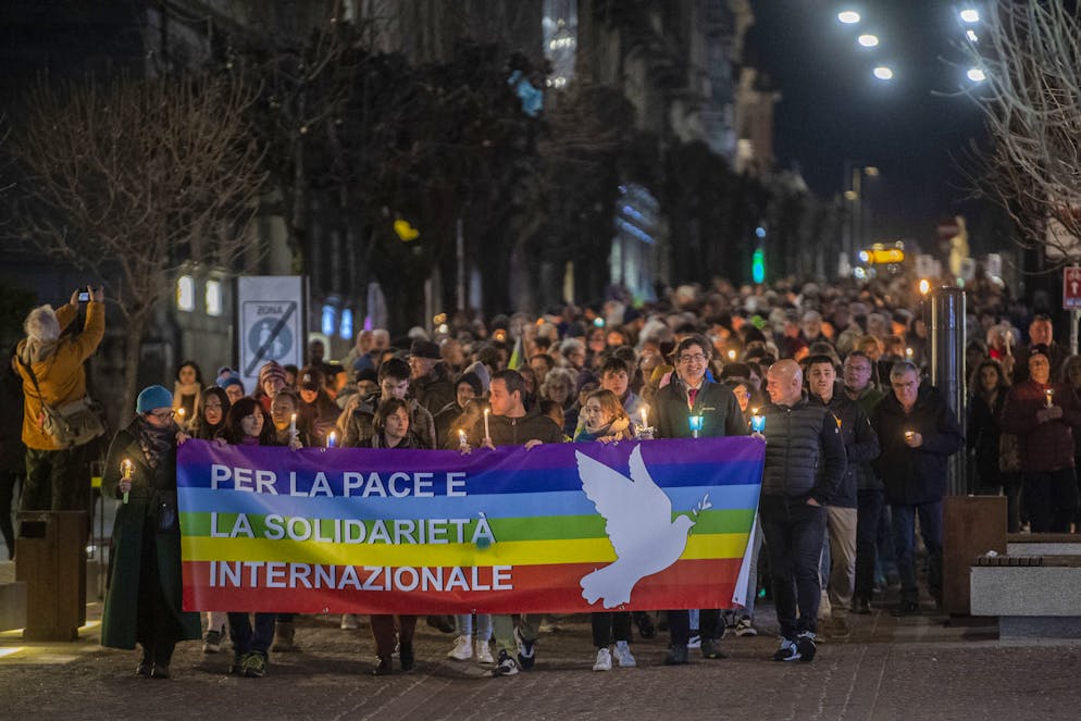 Bellinzona: fiaccolata per la pace e la solidarietà internazionale. Neella foto, un momento della fiaccolata a Bellinzona. © Ti-Press / Samuel Golay