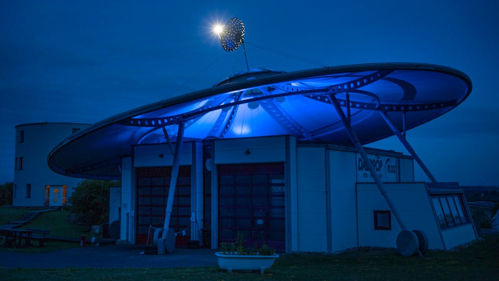 Ein Gebäude im deutschem Fliessem: Wetterphänomene oder Flugzeuge können für Ufo-Sichtungen verantwortlich sein.