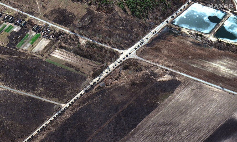 This satellite image provided by Maxar Technologies shows military convoy northwest of Invankiv, Ukraine Monday, Feb. 28, 2022. (KEYSTONE/Satellite image Maxar Technologies via AP)
