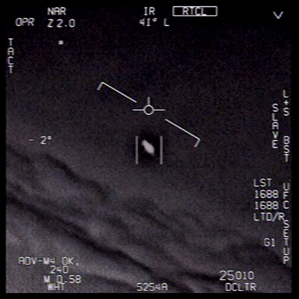 Ein unbekanntes Flugobjekt im Visier eines Jets der US Navy: Die Aufnahme wurde 2020 vom Pentagon freigegeben.