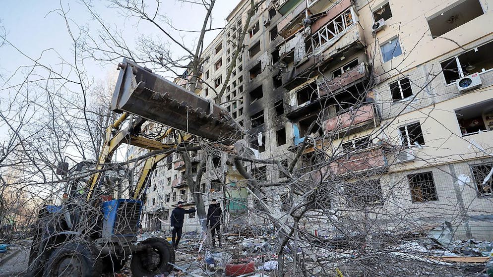 Devastazione dopo i bombardamenti a Kiev.