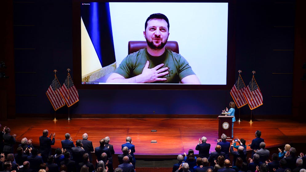 Ukraine-Krieg Mittwoch. Biden nennt Putin einen «Kriegsverbrecher» +++ Luftangriff auf Theater in Mariupol