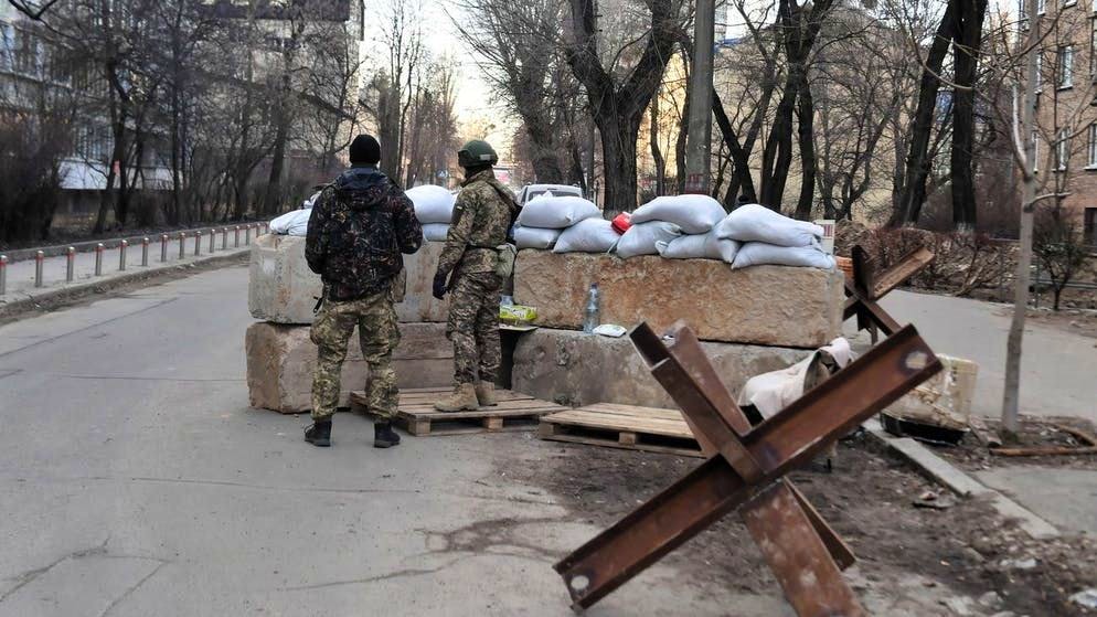 La città di Kiev, qui in una foto di martedì 15 marzo, è blindata.