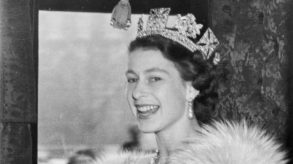 Königin Elizabeth II. ist tot — Ihr bewegtes Leben in Bildern. Königin Elizabeth II. ist eine junge Regentin, sie ist das Oberhaupt Grossbritanniens und weiterer 15 Länder aus dem Commonwealth-Verbund.