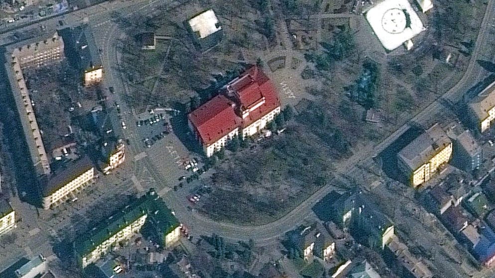 Il teatro-rifugio di Mariupol è stato colpito ieri
