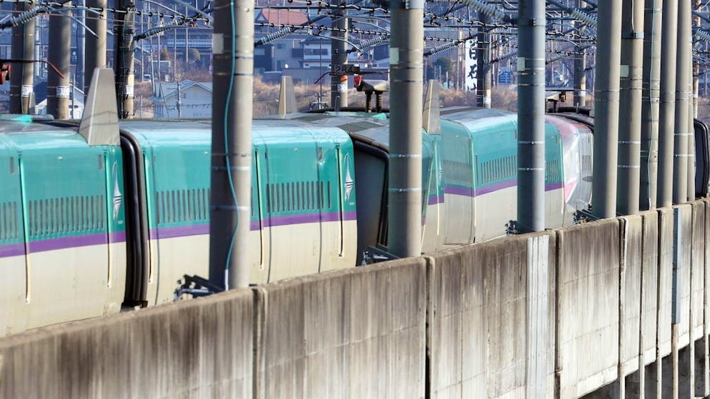 Ein entgleister Shinkansen-Hochgeschwindigkeitszug in Shiroishi, Präfektur Miyagi am 17. März 2022.