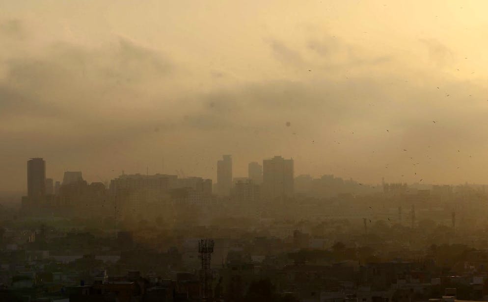 Vue d'un smog à Karachi, Pakistan, 18 mars 2022.