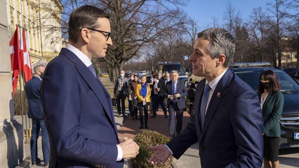 Il premier polacco Mateusz Morawiecki con il presidente della Confederazione Ignazio Cassis.
