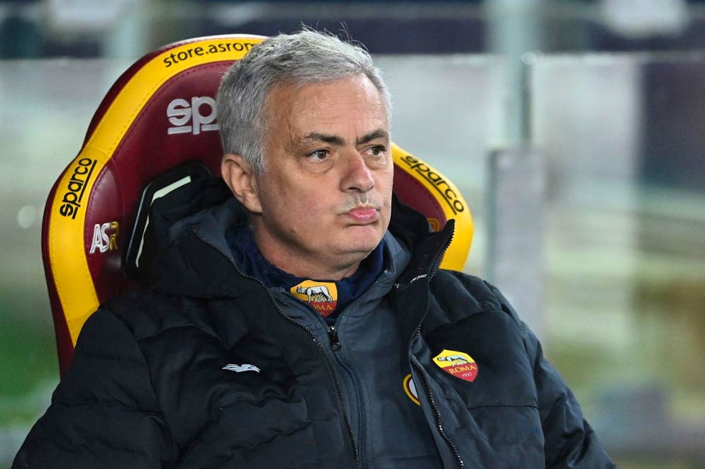 epa09698517 Roma's head coach Jose Mourinho reacts during the Coppa Italia round of 16 soccer match between AS Roma and US Lecce in Rome, Italy, 20 January 2022. EPA/ALESSANDRO DI MEO