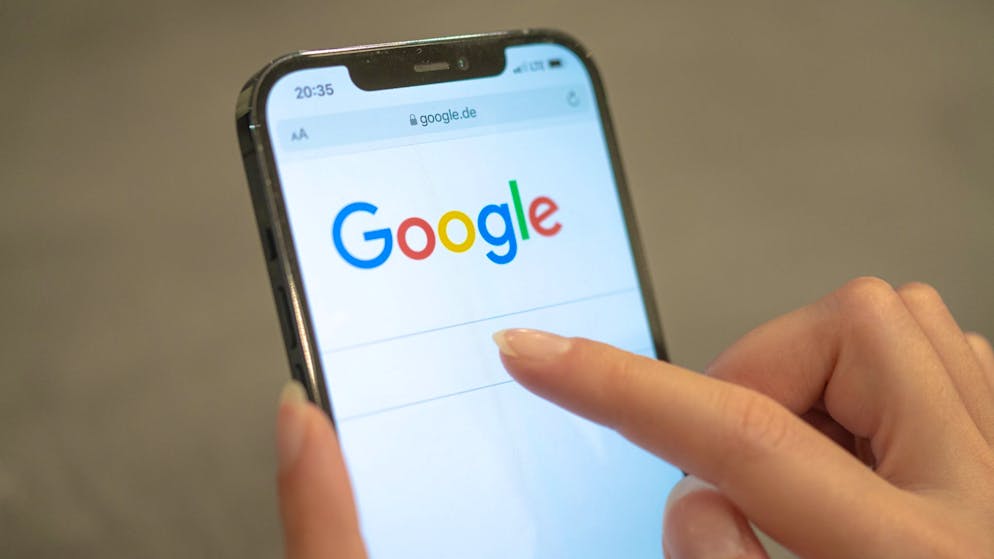 Unabhängige Informationen über den Ukraine-Krieg sind in Russland immer schwerer zu bekommen. Nun hat die dortige Medienaufsichtsbehörde Google News blockiert.