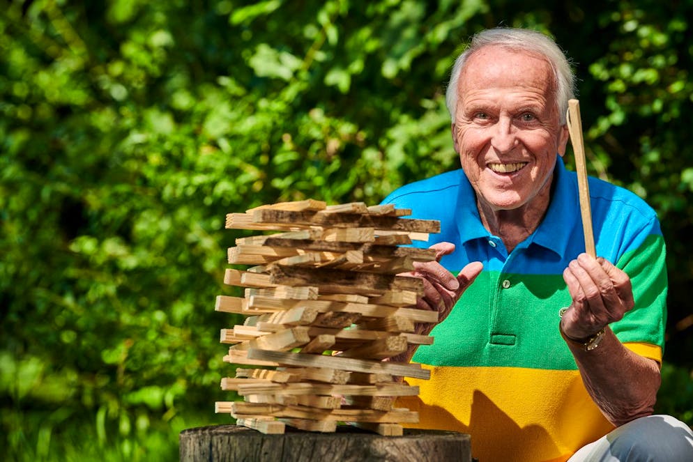 Feuerstellengespraech mit dem Schauspieler Walter Andreas Mueller oberhalb Maennedorf, aufgenommen am 10. August 2021. (KEYSTONE/René Ruis)