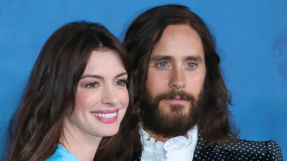 «WeCrashed». Anne Hathaway e Jared Leto usano i nomi dei personaggi anche fuori dal set