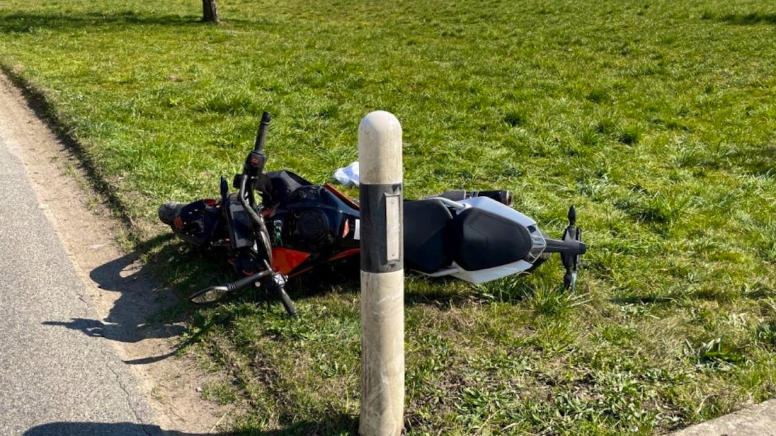 Verkehrsunfall 24 Jährige Motorradfahrerin Bei Selbstunfall Schwer Verletzt Blue News 9954