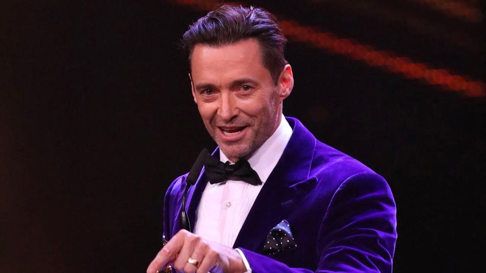 Tschüss, Roger Federer, so verneigen sich die Promis vor King Roger. Schauspieler Hugh Jackmn würdigt den Sportler ebenfalls mit lobenden Worten.