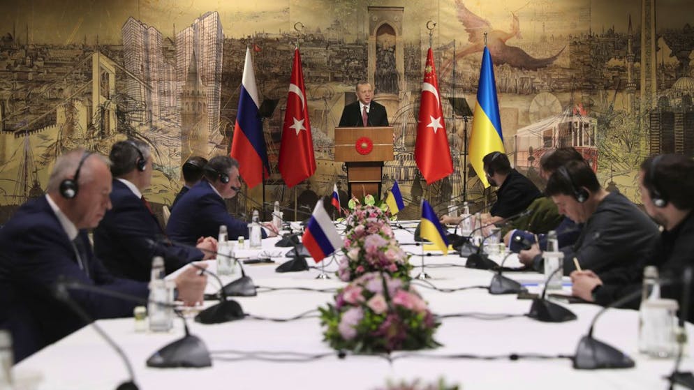 Accogliendo le delegazioni di negoziatori, il presidente turco Tayyip Recep Erdogan ha sottolineato che una «pace giusta» non avrà un perdente e che la continuazione del conflitto non giova a nessuno.