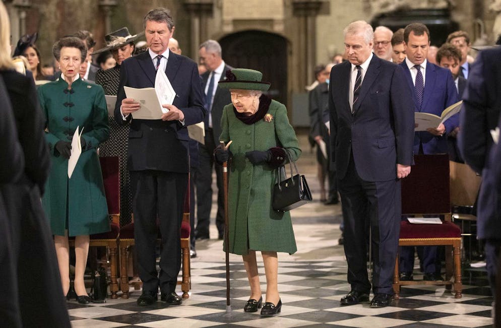 La reine Elizabeth II de Grande-Bretagne et le prince Andrew, au centre à droite, arrivent pour un service d'action de grâces pour la vie du prince Philip.