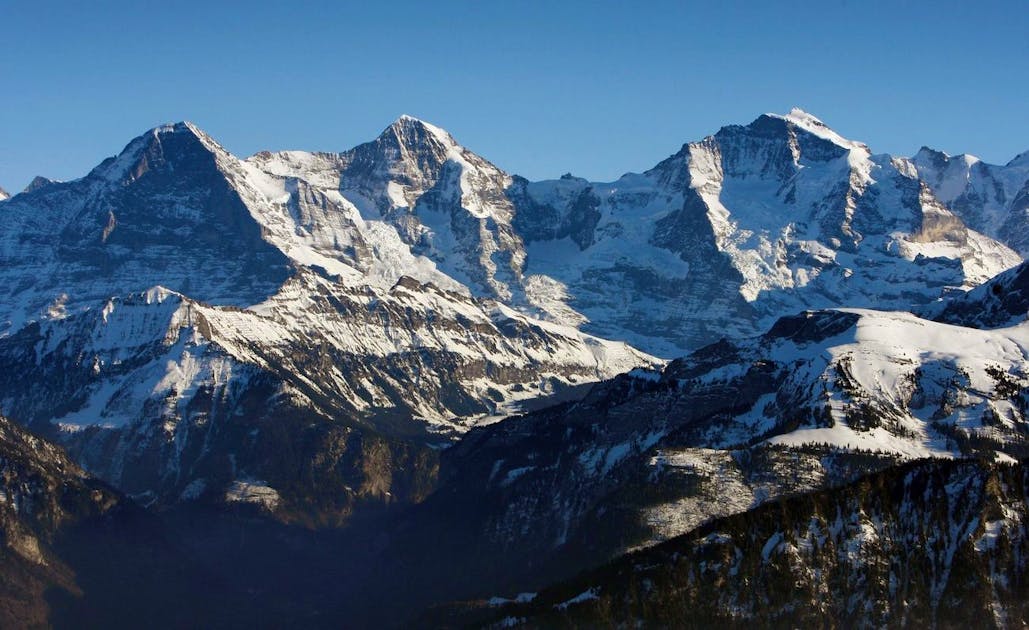 Tragedia nell'Oberland Bernese: Paracadutista Alare Perde la Vita Ai Piedi dell'Eiger