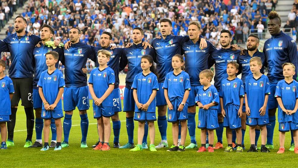 Team Italy sings the national anthem, during a friendly soccer match between Saudi Arabia and Italy, on Monday, May 28, 2018, in kybunpark stadium, St. Gallen, Switzerland. (KEYSTONE/Gian Ehrenzeller)
