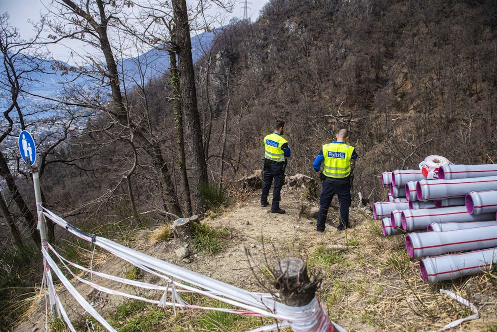 Rescue forces at the site of a helicopter crash in the woods above Gordola, Southern Switzerland, Wednesday, March 16, 2022. The police do not provide information about victims yet. (KEYSTONE/Ti-Press/Samuel Golay)
