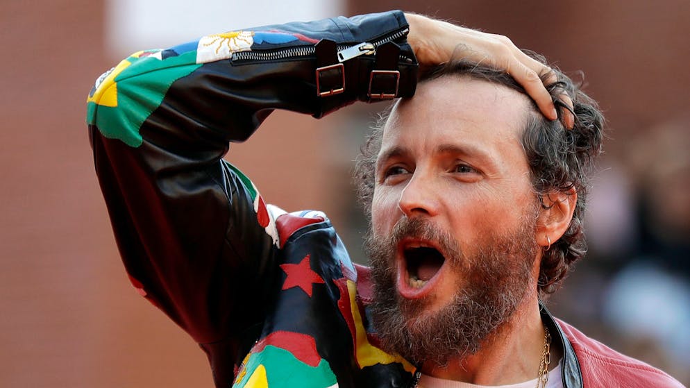 Dopo mesi di mistero. Jovanotti scopre cosa ha distrutto i cavi del suo studio, la rivelazione nel video