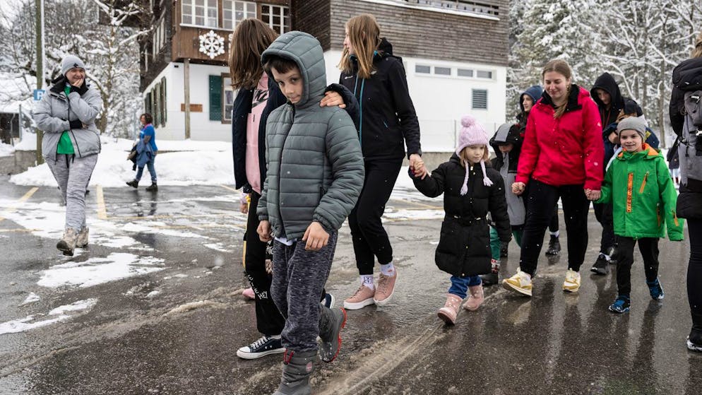 Ukrainische Kinder und Jugendliche sowie deren Betreuer im Internationalen Pfadizentrum in Kandersteg. Die Waisenkinder aus Lviv haben im Frühjahr 2022 hier vorübergehend Schutz vor dem Krieg in der Ukraine erhalten. 
