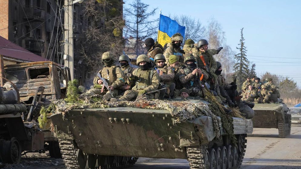 Ukrainian soldiers ride on APC through the town of Trostsyanets, some 400 km eastern of capital Kyiv, Ukraine, Monday, March 28, 2022. The more than month-old war has killed thousands and driven more than 10 million Ukrainians from their homes including almost 4 million from their country.  (AP Photo / Efrem Lukatsky)