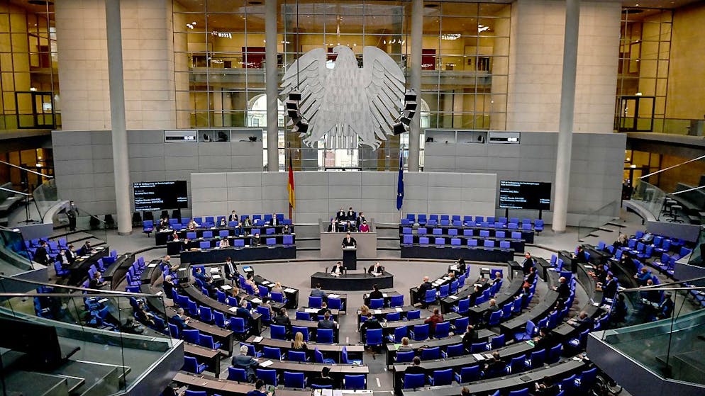 Il Bundestag vota contro l'obbligo vaccinale per gli over 60.